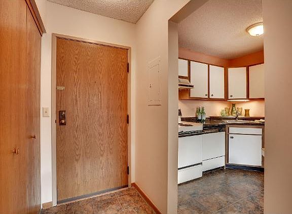 4th image of 2425 E Franklin Ave APT 308