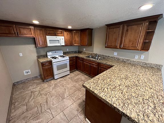 2nd image of 447 N Acacia Ave