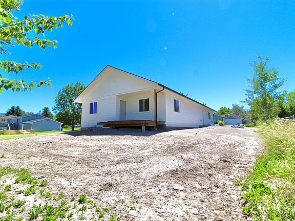 2nd image of 406 20th Ave W