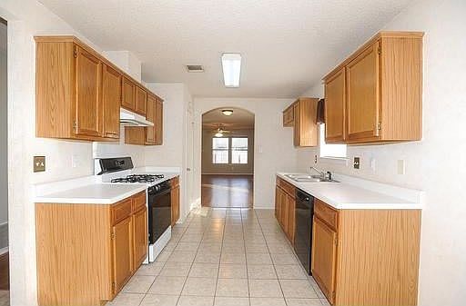 4th image of 1404 Somerset Dr