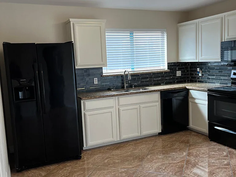 18195 King Palm Dr — Photo 20
