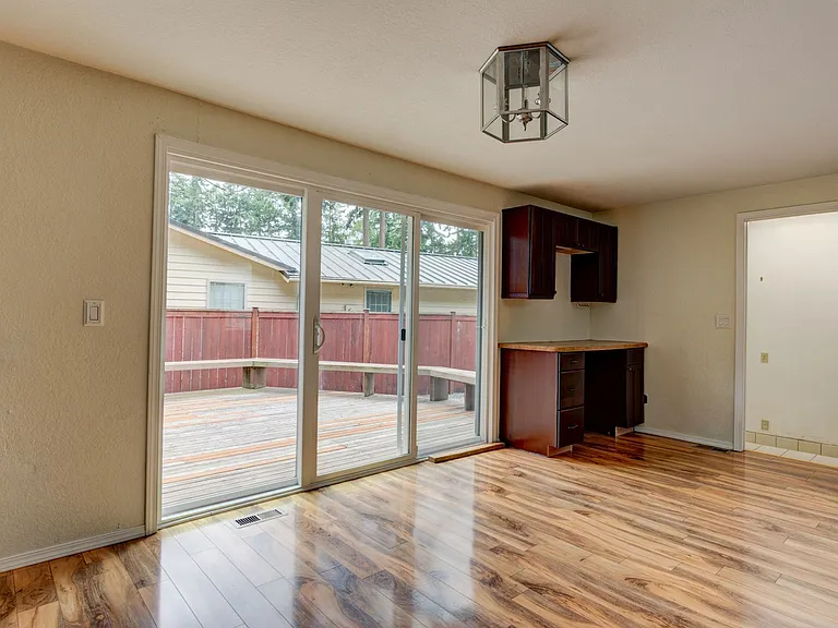 1230 SW Ingleside Ct — Photo 5