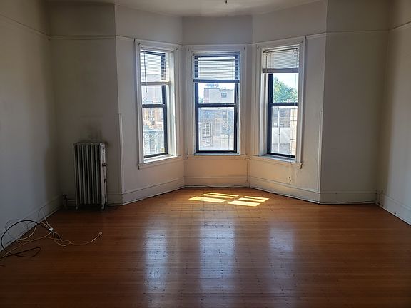 2nd image of 666 W Oakdale Ave APT 4