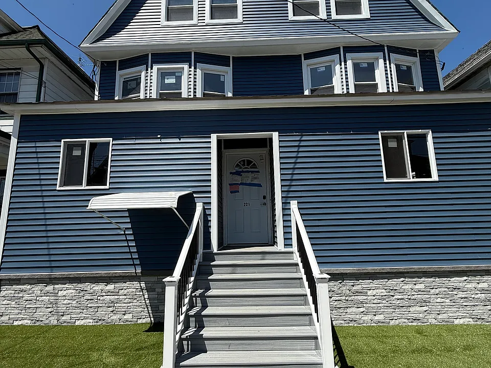 221 Barney St #1