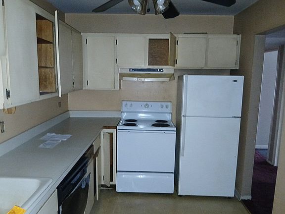 3rd image of 5721 W 103rd St APT 202