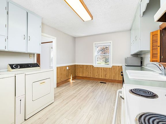 2nd image of 1421 9th St