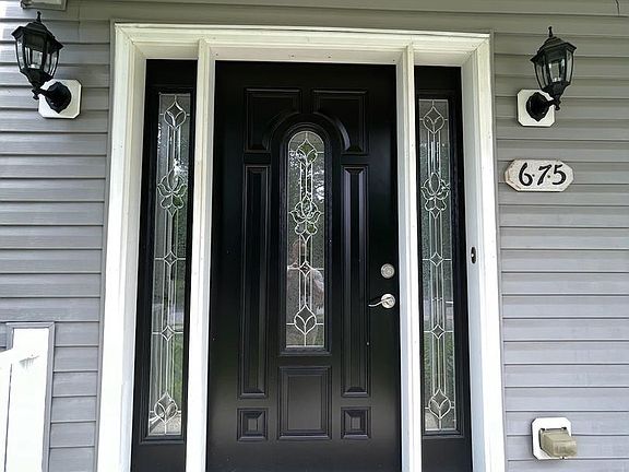 3rd image of 675 Leeward St