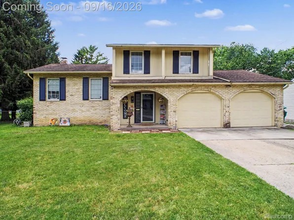 428 Carrie Dr, Flushing, MI 48433