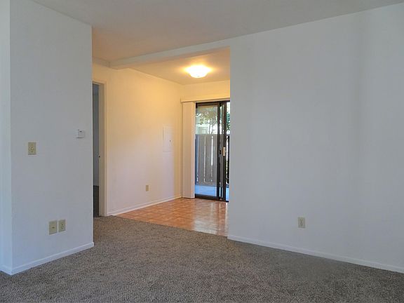 5th image of 209 W Cota St