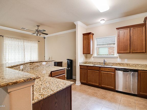 4th image of 106 Endicott Dr