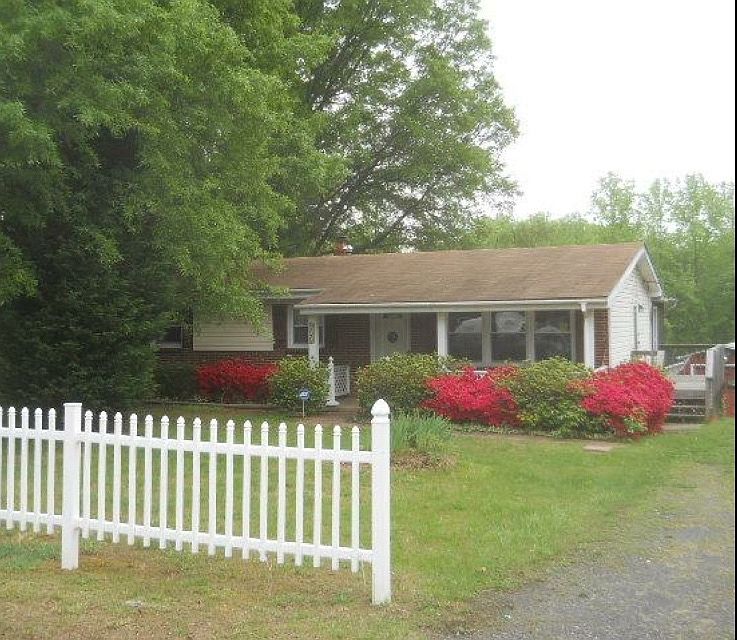 1st image of 202 Bedford Dr