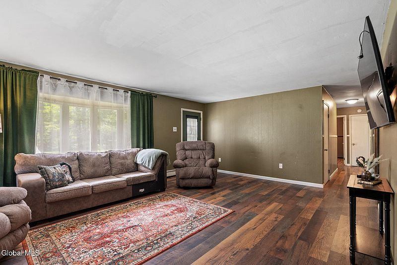 5th image of 1805 Hermance Road