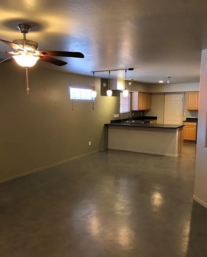 4 bed, 2.0 bath, 1819 sqft, $1,800 — Photo 3