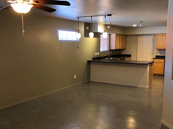 3rd image of 710 N Dodge Blvd