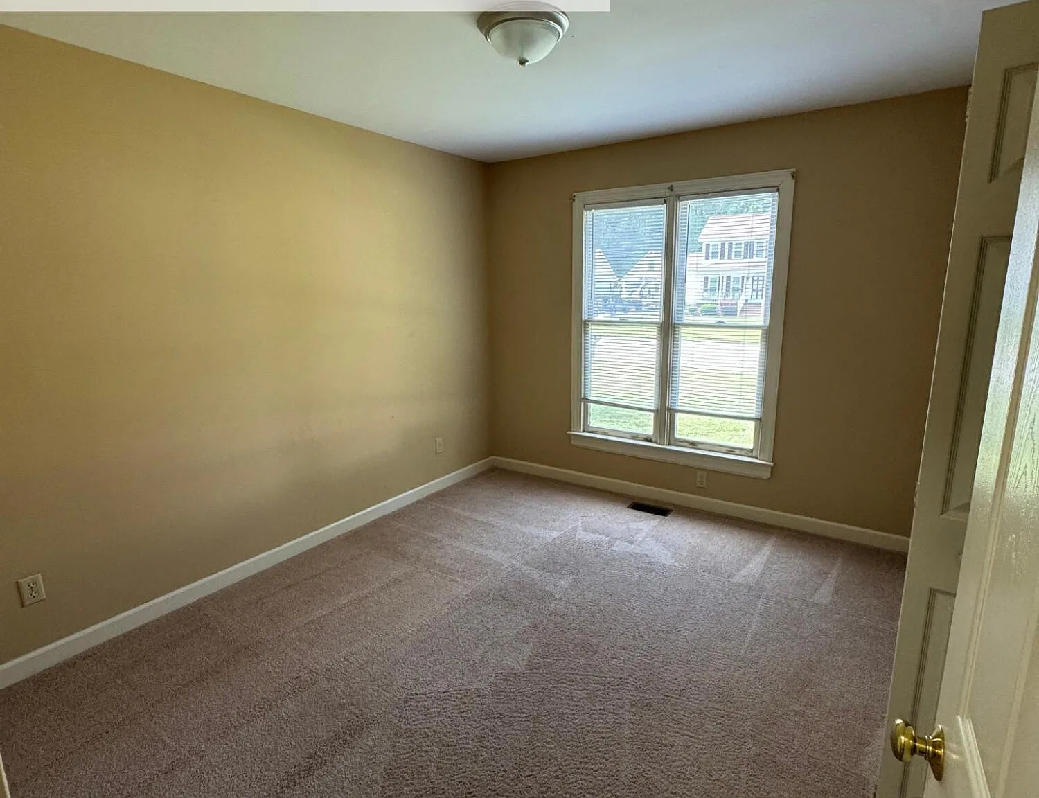 3 bed, 2.0 bath, 1515 sqft, $1,750 — Photo 4