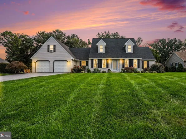 105 Stonehedge Dr, Carlisle, PA 17015