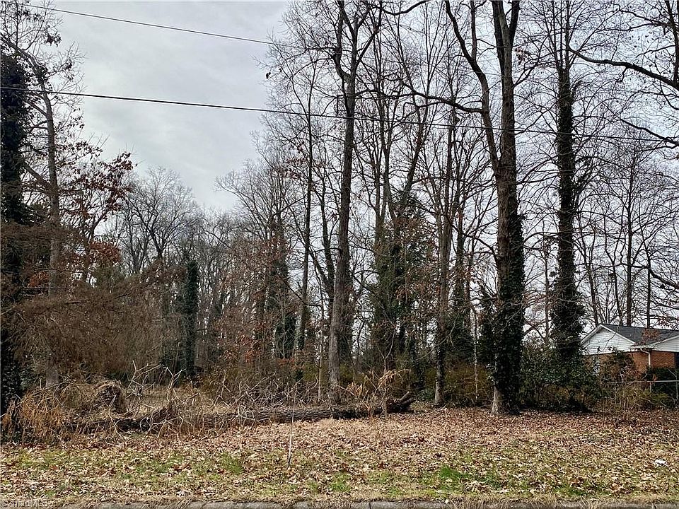 2nd image of 3215 Woodview Dr