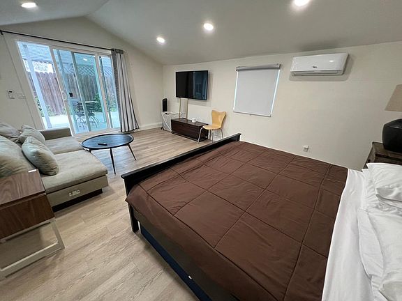 5th image of 951 E Elma St #B