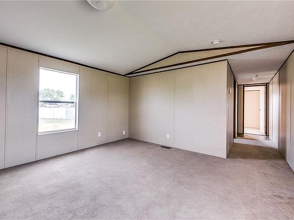 5th image of 611 Stephanie Dr