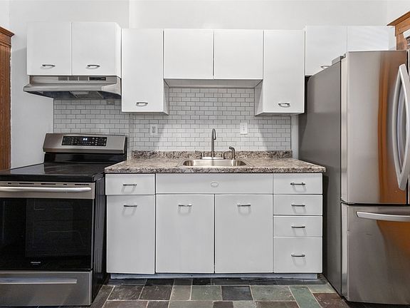 3rd image of 1533 W Hancock St #1E