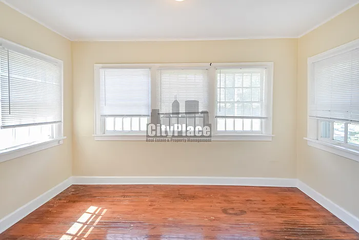 728 E 34th St — Photo 5