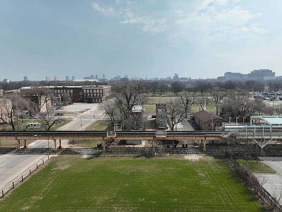 3rd image of 5415 S Prairie Ave