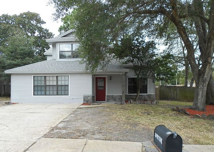 1st image of 8 Pryor Dr