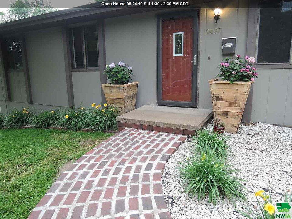 1st image of 2407 W 5th St