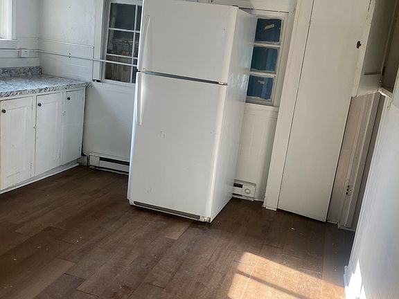 4th image of 205 Prospect St #1