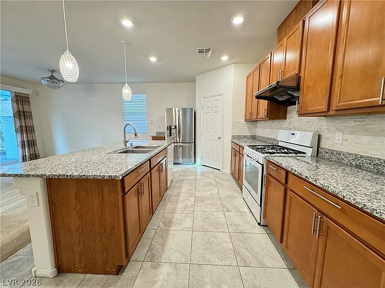 5573 Anshan St — Photo 10