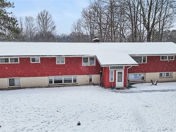 3rd image of 181 Ellis Hollow Creek Rd