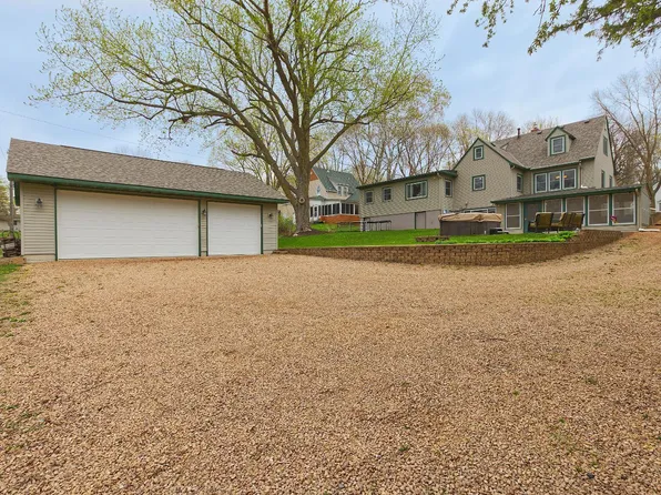 115 Lake Ave E, Winsted, MN 55395