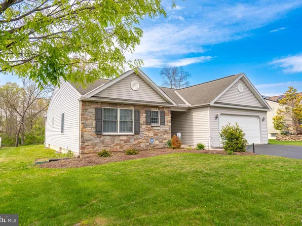 779 Hunter Dr, Pennsburg, PA 18073