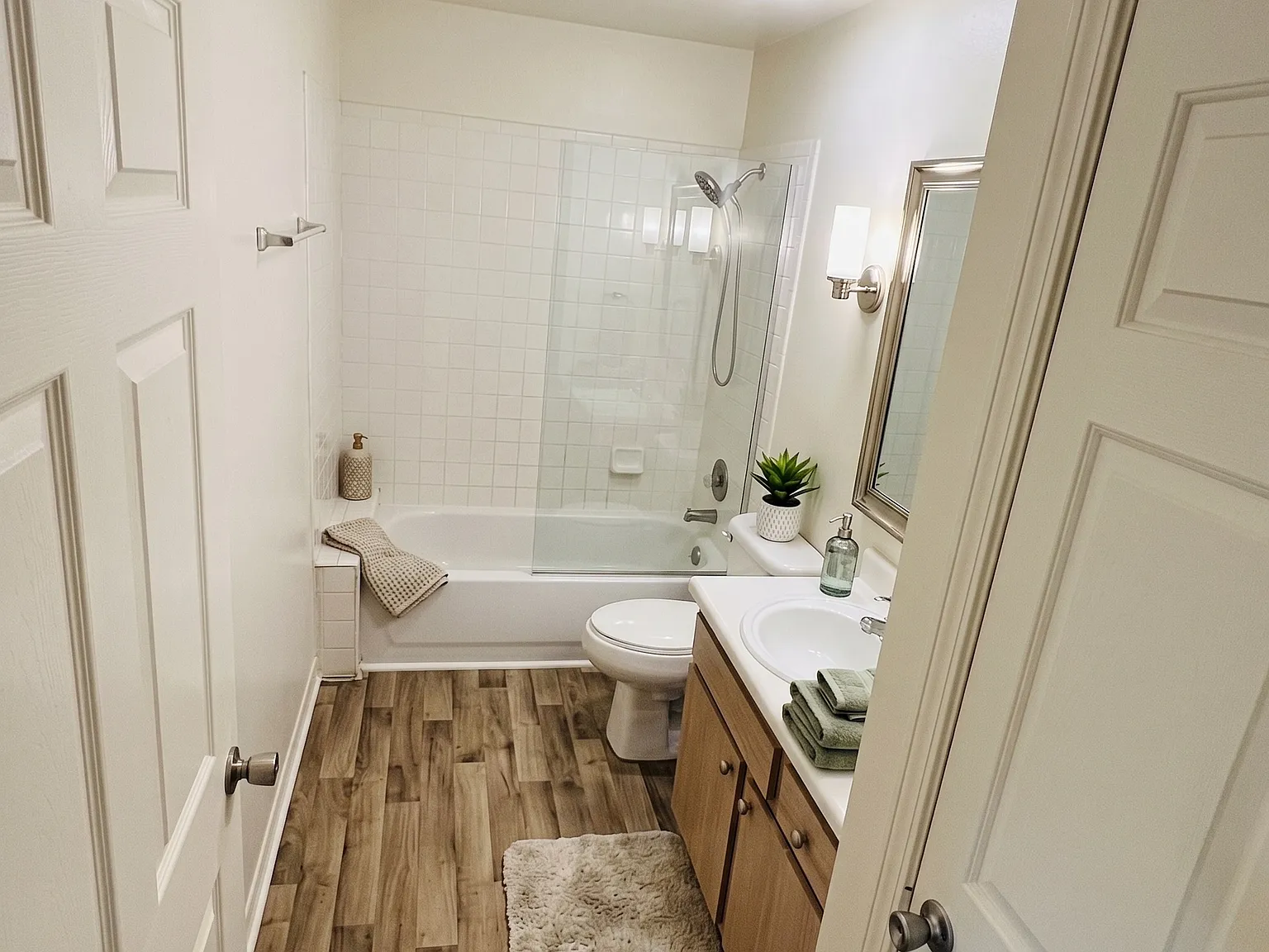 4 bed, 1250 sqft, $849 — Photo 4