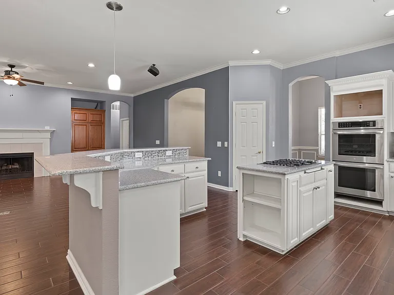 1003 Hunters Creek Dr — Photo 1