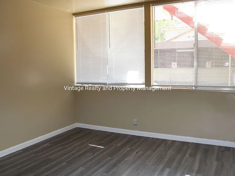 248 W Knoles Way — Photo 12