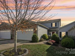 30 Holiday Dr, Arden, NC 28704