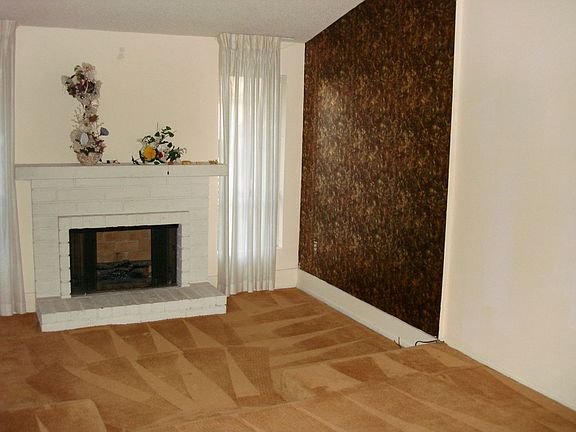 4th image of 19922 Cantara St