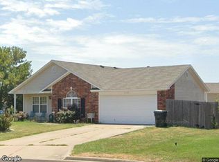 2101 Greenbrier Cir, Claremore, OK 74017