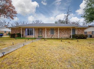 2021 Greenbriar Dr, Gainesville, TX 76240