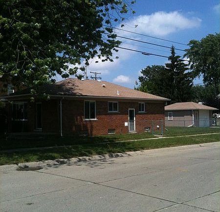 3rd image of 22006 Oakwood Ave