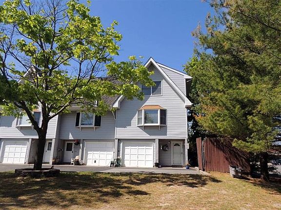 2nd image of 926 Egret Dr #8A