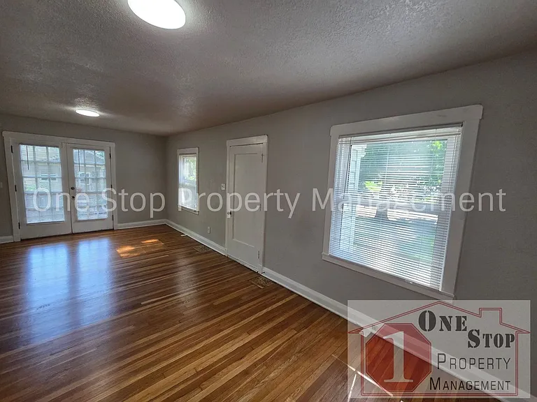 7111 Brooklyn Ave — Photo 4