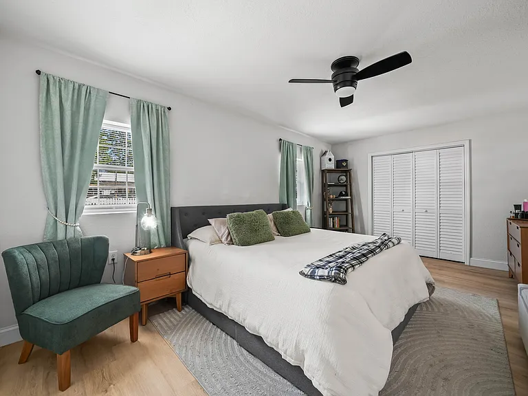 Room 1: master bedroom