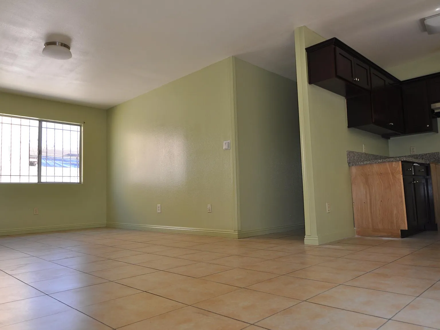 3 bed, 1100 sqft, $3,000 — Photo 2