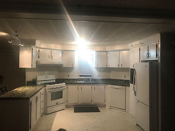 3rd image of 40 Jenny Ct