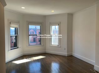 225 Newbury St APT 3R, Boston, MA 02116