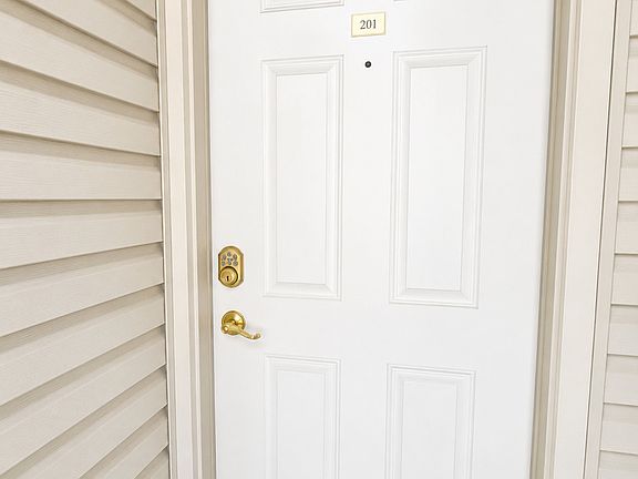 2nd image of 2300 Light Rd 201