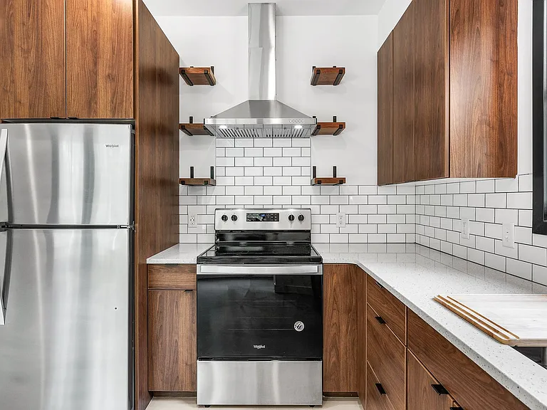 Laurel Apartments — Photo 51