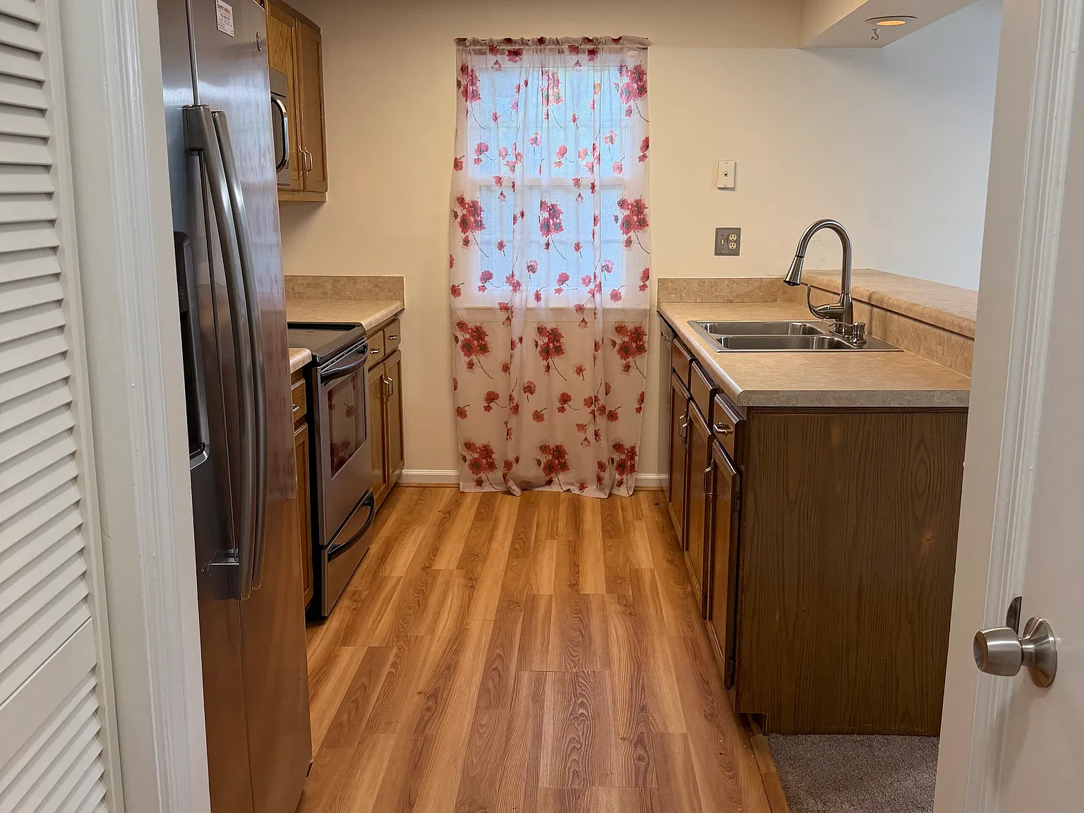 2 bed, 2.5 bath, 1254 sqft, $2,000 — Photo 4
